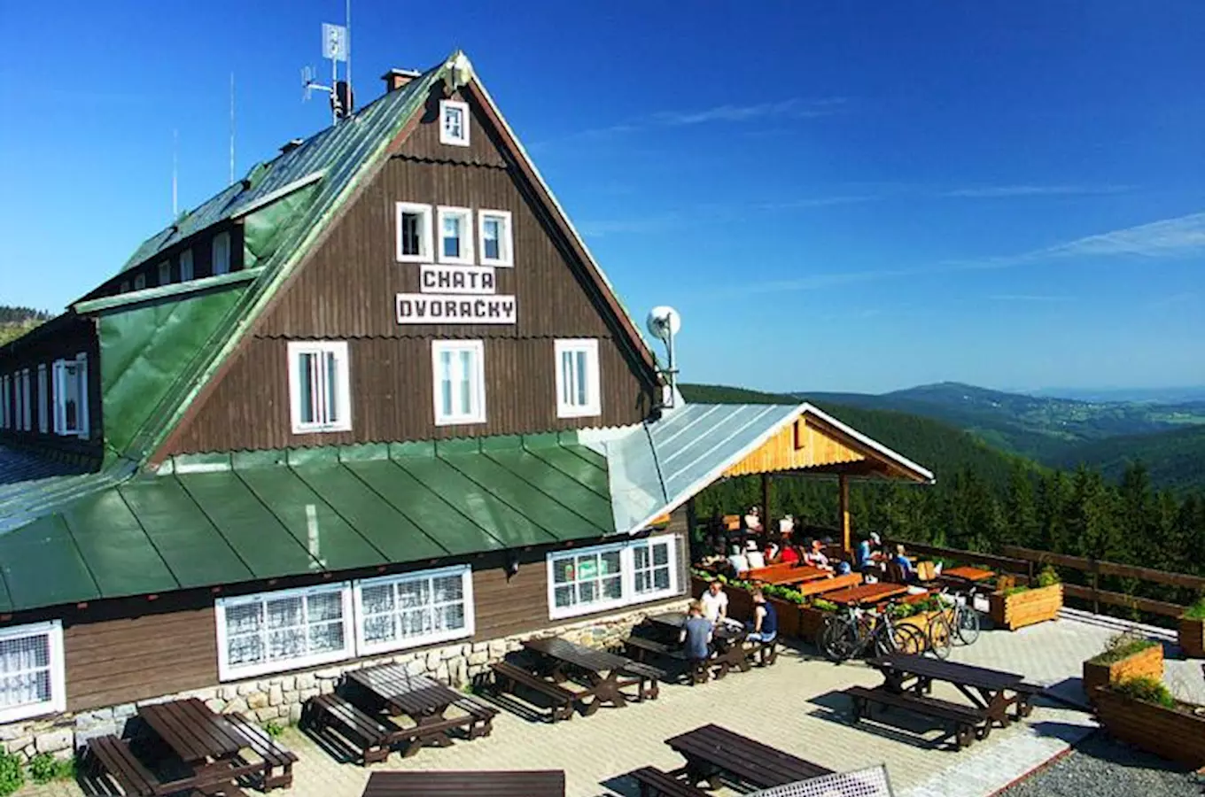 Chať dvoračky building exterior