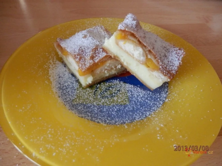 Pudding pastry slices with cream filling
