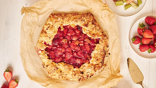 Strawberry galette with fruit slices