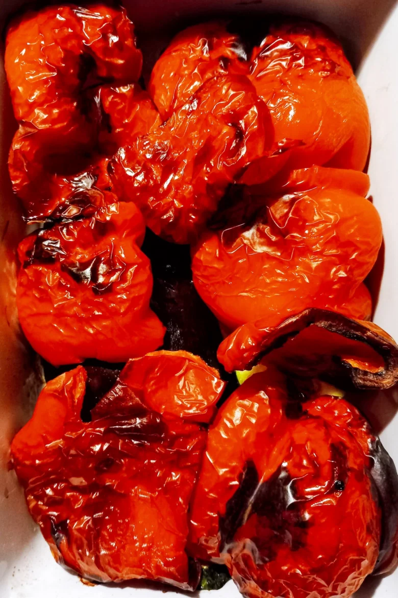 Pečené červené papriky pro domácí ajvar