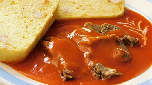Beef stew with bread